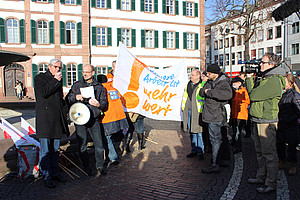 Darmstadts Oberbürgermeister Jochen Partsch verließ eine parlamentarische Sitzung, um seine Solidarität mit den Streikenden zu bekunden. Foto: Sonja Lehnert