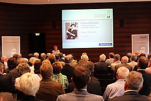 Noch immer voller Leidenschaft am Geschehen: Jutta W. Thomasius. Foto: Sonja Lehnert