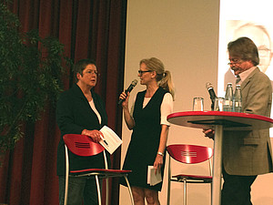 Ulrike Kaiser (l.), IQ und stellvertretende Bundesvorsitzende DJV, warnt davor, dass die Qualität des Journalismus in immer kleiner werdenden Redaktionen immer mehr gefährdet sei. Foto: Sonja Lehnert