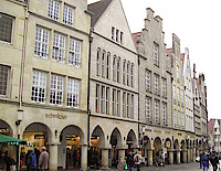 Historische Fassaden in Münster. Von 1815 bis 1946 war Münster Hauptstadt der damaligen preußischen Provinz Westfalen. Foto:Sonja Lehnert