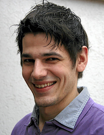 HNA-Sportredakteur Daniel Schneider (29) wurde für seinen Beitrag „Sie will doch bloß Fußball spielen“ geehrt. Foto: Antje Thon HNA-Sportredakteur Daniel Schneider (29) wurde für seinen Beitrag „Sie will doch bloß Fußball spielen“ geehrt. Foto: Antje Thon