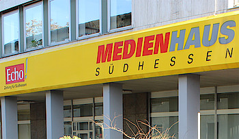 Ein von Straßenbaumaßnahmen in seiner Bewegungsfreiheit stark eingeschränkter Leser des Darmstädter Echos hatte, auch im Sinne seiner Nachbarn, die geistige Fähigkeit der Baubehörde in Frage gestellt. Seine Kritik war unter seinem Pseudonym erschienen. Um an die Daten des Kommentators zu gelangen, wurde schließlich Strafanzeige gestellt. Foto: Sonja Lehnert