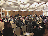 Qualitätsjournalismus und seine Finanzierbarkeit diskutierte die Medienversammlung 2014 in Düsseldorf. Vorne Mitte: Ulrike Kaiser von IQ, links neben ihr Klaus Liedtke, Vorstand investigate! e.V. Foto: Sonja Lehnert