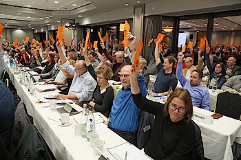 DJV-Bundesverbandstag 2018: Delegierte vom DJV-Hessen stimmen ab / Foto: Hans Dieter Erlenbach