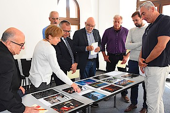 PresseFoto 2018: Die Jury (v.l.n.r. Umberto Biagioni, Monika Plhal, Sergej Lochthofen, Matthias Haupt, Dirk Metz, Roland Holschneider, Henner Flohr, Prof. Rüdiger Pichler) / Foto: Wolfgang Kühner