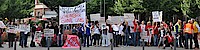 Vor dem Stammsitz der Frankfurter Rundschau in Frankfurt-Sachsenhausen machten Mitarbeiterinnen und Mitarbeiter lautstark auf ihre Situation aufmerksam.