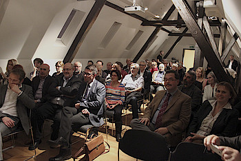 Reges Interesse rief die Veranstaltung im Presseclub Frankfurt hervor. Mehr als 60 Gäste waren zur Diskussion mit Dr. Dan Shaham gekommen. Foto: Sonja Lehnert