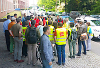 Streikende vor dem Gebäude der Frankfurter Neuen Presse. Foto: T. Kurtenbach