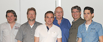 AVM-Vorstand (v.l.n.r.): Rainer Linden (2. Vorsitzender Rundfunk), Knud Zilian (1. Vorsitzender AVM, 1. Vorsitzender Rundfunk), Thomas Naumann (2. Vorsitzender AVM), Wolfgang Kühner (2. Vorsitzender AVM, 1. Vorsitzender Foto), Karsten Socher (2. Vorsitze AVM-Vorstand (v.l.n.r.): Rainer Linden (2. Vorsitzender Rundfunk), Knud Zilian (1. Vorsitzender AVM, 1. Vorsitzender Rundfunk), Thomas Naumann (2. Vorsitzender AVM), Wolfgang Kühner (2. Vorsitzender AVM, 1. Vorsitzender Foto), Karsten Socher (2. Vorsitzender Foto) und Johannes Büchl (2. Vorsitzender Online). Martin Schmidt, 1. Vorsitzender Online, fehlt auf dem Foto.