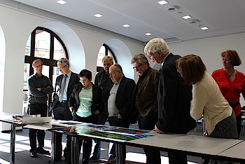 Die Jurymitglieder machten sich die Entscheidung nicht leicht und diskutierten lange über die eingereichten Arbeiten. Foto: Sonja Lehnert