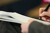 Mit spitzer Feder dem Druck trotzen/Foto: Simone Ahrendt